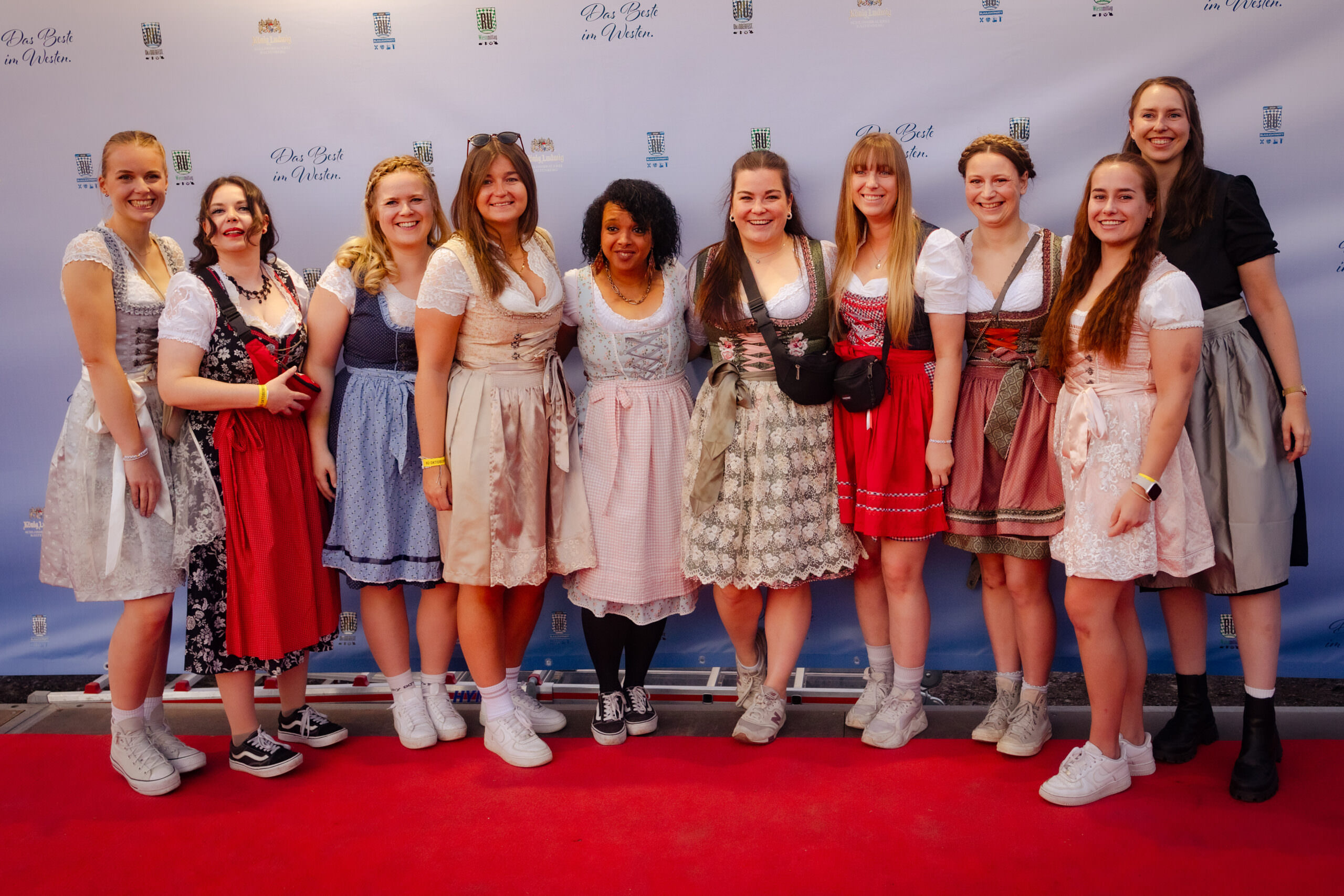 Stimmung beim RÜ Oktoberfest nahe Ratingen Stimmung und Service beim RÜ Oktoberfest am Flughafen Essen/Mülheim nahe Ratingen