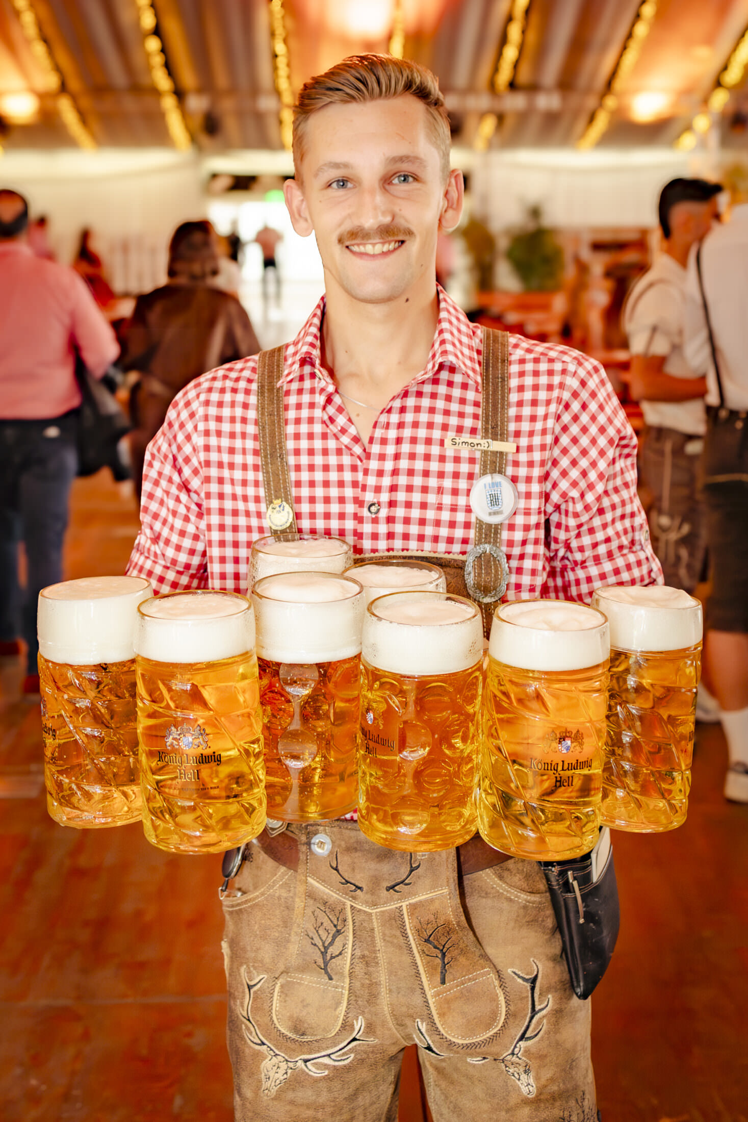 Stimmung beim RÜ Oktoberfest nahe Gelsenkirchen Stimmung und Service beim RÜ Oktoberfest am Flughafen Essen/Mülheim nahe Gelsenkirchen