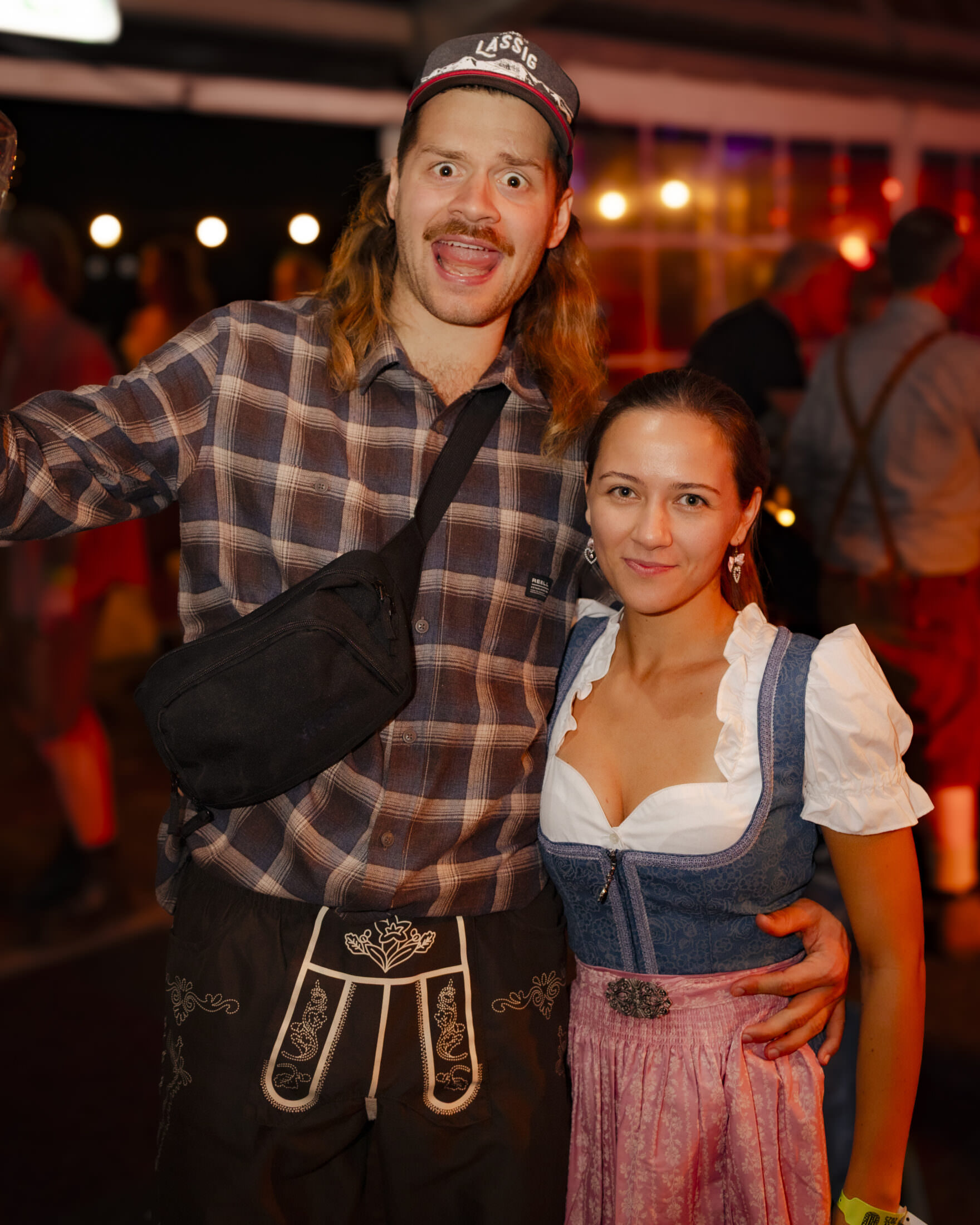 Stimmung beim RÜ Oktoberfest nahe Duisburg Stimmung und Service beim RÜ Oktoberfest am Flughafen Essen/Mülheim nahe Duisburg