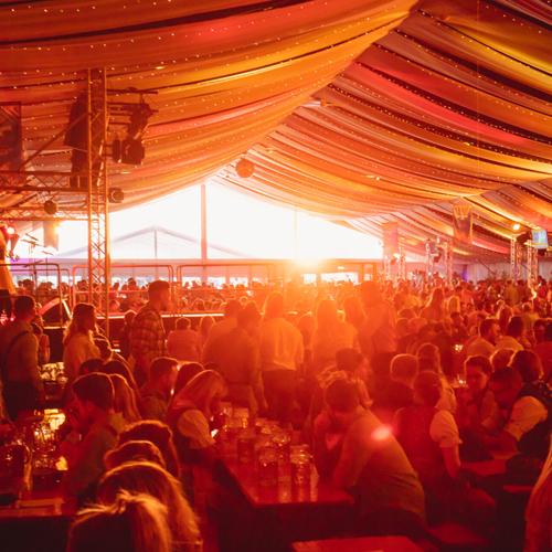 Riesiges Festzelt
