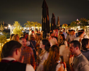 rü-oktoberfest-essen-biergarten-abends