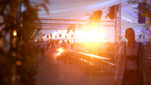 rue-oktoberfest-essen-sonnenuntergang-im-zelt
