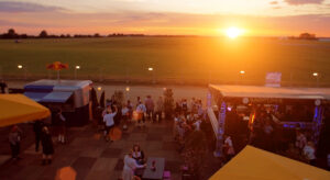 rue-oktoberfest-essen-sonnenuntergang-terrasse